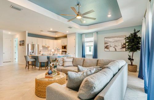 Venice Casa | Luxe Venice Gem with Outdoor Pool and Hot Tub