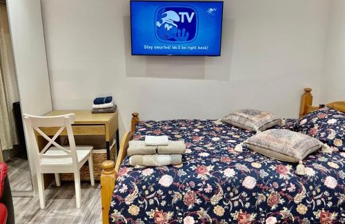 North Greenford Casa | Luxe Villa, 6 En-suite Bedrooms - West London - Wembley Stadium 5KM away