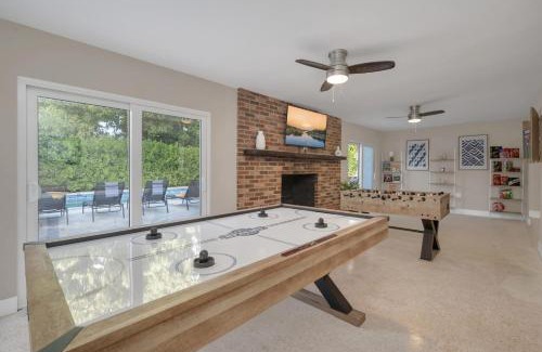 Golden Glades Casa | LUXE Villa Heated Pool Fire Pit GAMES