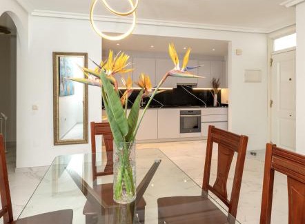 Nueva Andalucia Apartamento | Luxe Villa Puerto Banus