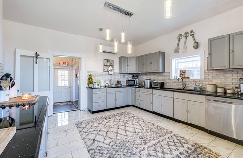 Buchanan Casa | Luxe Virginia Historical Estate w/ Charcoal Grill!