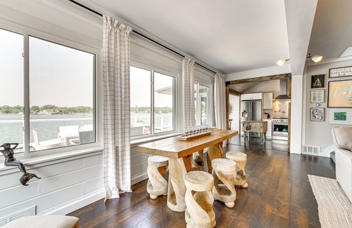 Lake Fenton Casa | Luxe Waterfront Lake Fenton Home: Decks & Fire Pit