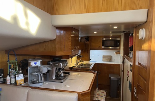 Annapolis Alquiler De Eote | Luxe Waterfront Yacht: Pool/Kayak/SUP/Tube on Bay, Owner's Suite, Mins from town