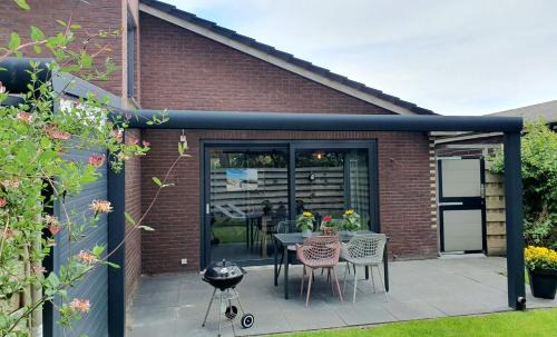 Dirkshorn Casa | Luxe zomerwoning met omheinde tuin voor hond en kinderen