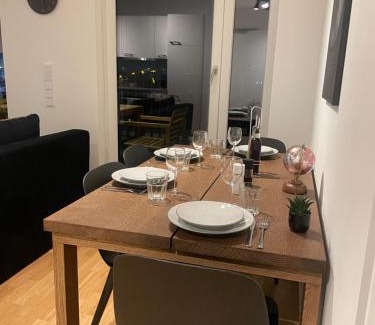 Schoenefeld Apartamento | Luxeriöses Penthouse Apartment am BER Flughafen