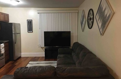 Niskayuna Apartamento | luxery lounge with free parking