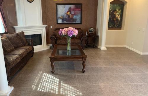 Alessandro Heights Casa | Luxhome Rooms in Mansion
