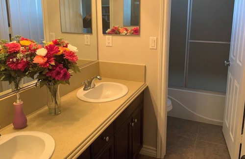 Alessandro Heights Casa | LuxHome Suite C, Luxurious getaway in Riverside's safest neighborhood