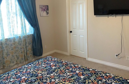 Alessandro Heights Casa | LuxHome Suite C, Luxurious getaway in Riverside's safest neighborhood