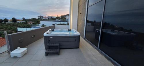 Arco da Calheta Casa | Luxo & Conforto