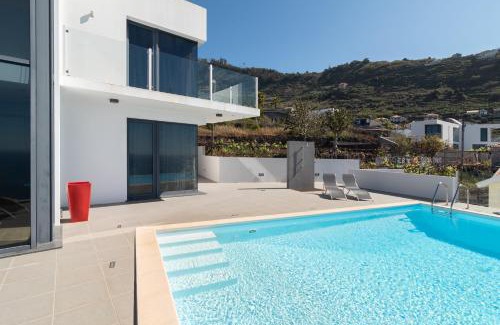 Arco da Calheta Casa | Luxo & Conforto