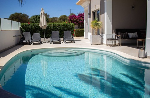 Porto de Mos Villa | Lujosa villa de 3 dormitorios con baño privado con vistas a la playa de Porto de Mós