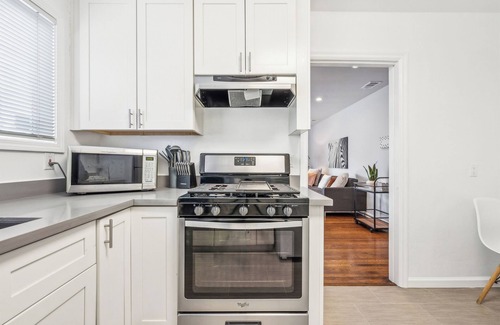 Burlingame Terrace Apartamento | LuxoStays l! ! Lovely 2BR #SFO #Train #Laundry