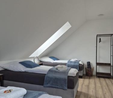 Dinslaken Apartamento | Luxsuite Still und Komfort 2 Balkon Elektrogrill Tischfussball TV-75 Zoll