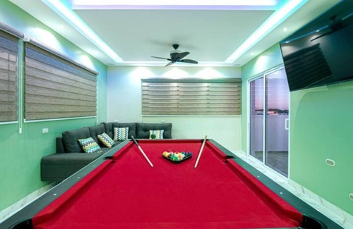 Santiago de los Caballeros Condominio | Luxury Penthouse w/ Rooftop, Balcony & Pool Table