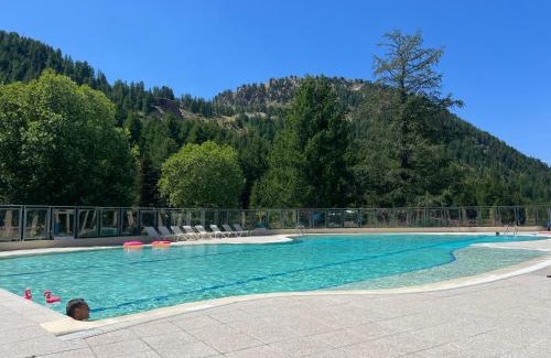 Isola Apartamento | Luxueux appartement au centre, 2 chambres, commerces et pistes à pieds, vue panoramique terrasse ensoleillée, parking, prestations haute qualité