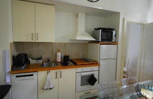 Bagneres-de-Luchon Apartamento | Luxueux T3 Centre-Ville, 4 Pers, Proche Thermes et Télécabine - FR-1-313-172