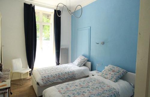 Bagneres-de-Luchon Apartamento | Luxueux T3 Centre-Ville, 4 Pers, Proche Thermes et Télécabine - FR-1-313-172