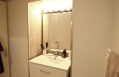 Bagneres-de-Luchon Apartamento | Luxueux T3 Centre-Ville, 4 Pers, Proche Thermes et Télécabine - FR-1-313-172