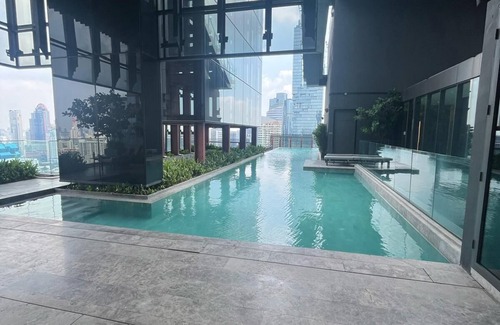 Silom Condominio | Luxurious Modern Retreat in the Heart of Silom