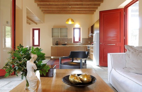 Andros Villa | Luxurios Andros Villa with Sea View | Three Bedrooms and Seaviews