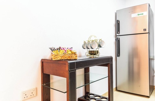 Al Sufouh 2 Apartamento | Luxurious 1-Bd Gem in JBR: Elegant & Compact Bliss