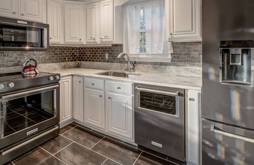 Franconia Casa | Luxurious 1 BR with private Bathroom in a house