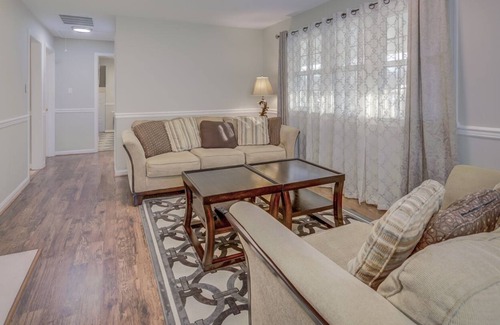 Franconia Casa | Luxurious 1 BR with private Bathroom in a house
