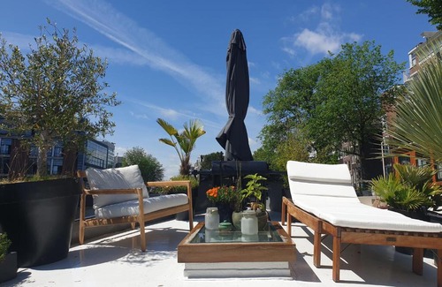 Nieuwmarkt en Lastage Alquiler De Eote | Luxurious 110m² 3br Houseboat in Amsterdam Centre!