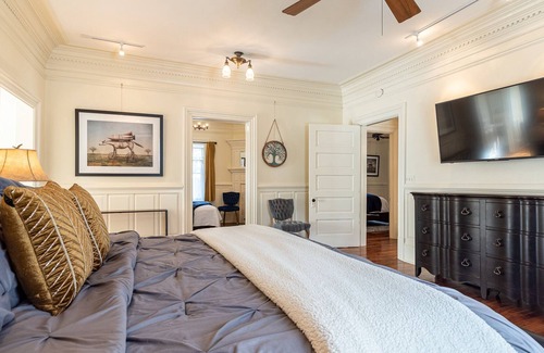 Durham Casa | Luxurious 150yr old home near Duke with private heated indoor pool & 3 acres