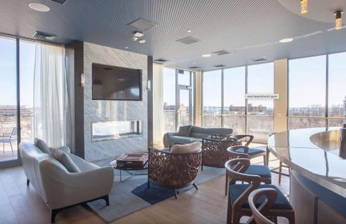 Revere Apartamento | Luxurious 1BR, Pool, Gym, nr Blue Line