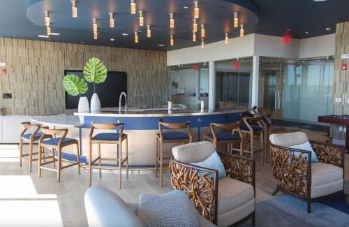 Revere Apartamento | Luxurious 1BR, Pool, Gym, nr Blue Line