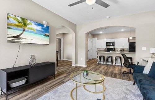 Melbourne Apartamento | Luxurious 2/2 Condo with Pool, Gym and Laundry