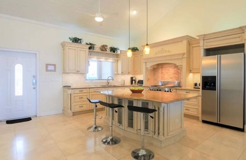 Bodden Town Casa | De lujo de 2 BDR Villa frente al mar - Coral Beach House - Excelente relación calidad Cayman!