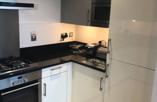 Dun Laoghaire Apartamento | Lujoso apartamento de 2 dormitorios y 1,400 pies cuadrados en Dunlaoire, estacionamiento gratuito