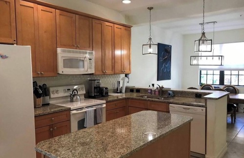 Biggar Condominio | Luxurious 2 bed/2.5 bath available for rent! Resort Living! Pools, Gym, Courts