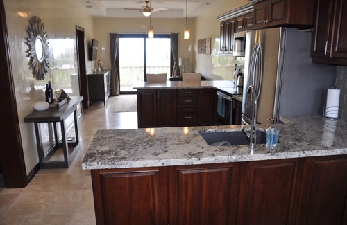 Lighthouse Estates Condominio | * Lujoso condominio de 2 habitaciones / 2 baños en West Bay en - Wahoo's Roatan *