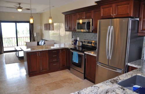 Lighthouse Estates Condominio | * Lujoso condominio de 2 habitaciones / 2 baños en West Bay en - Wahoo's Roatan *