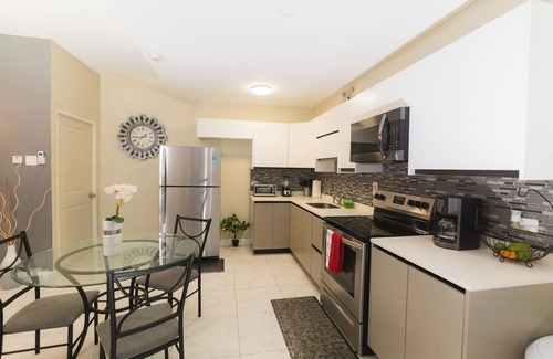 Eden Gardens Apartamento | Luxurious 2 bed 2 bath in Kingston city center