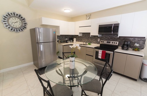 Eden Gardens Apartamento | Luxurious 2 bed 2 bath in Kingston city center