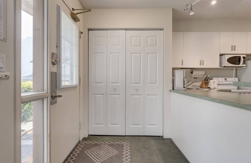 Canadian Rockies Casa | Luxurious 2 bed Mountain Retreat Renovated With Gorgeous Decor