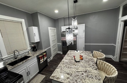South Side Slopes Casa | Luxurious 2-bed house in Southside with central heating, cooling and fireplace