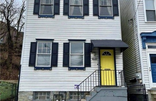 South Side Slopes Casa | Luxurious 2-bed house in Southside with central heating, cooling and fireplace