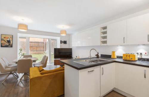 Dartford Casa | Luxurious 2 Bed near Dartford Station with study