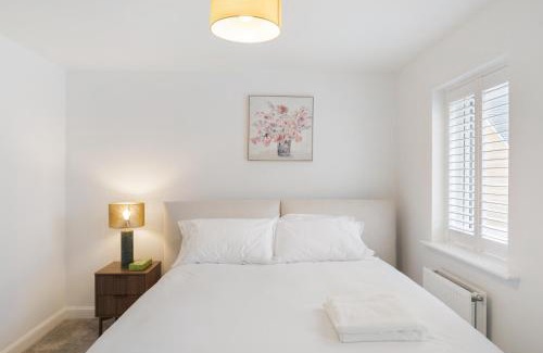 Dartford Casa | Luxurious 2 Bed near Dartford Station with study