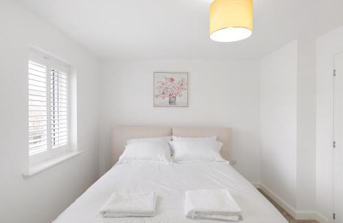 Dartford Casa | Luxurious 2 Bed near Dartford Station with study
