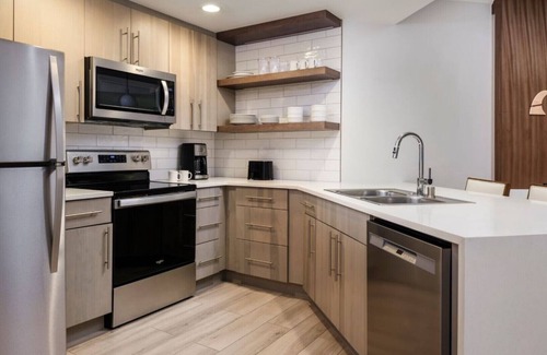 Newport Coast Villa | Luxurious 2-bedroom villa at Marriot's Newport Beach Resort with WiFi, AC, Pool.