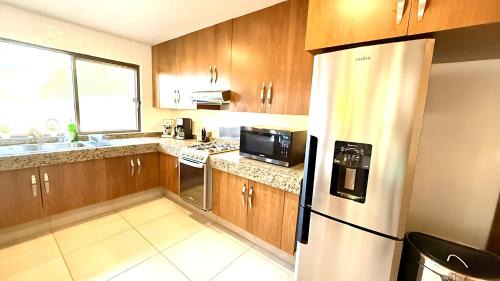 San Antonio Tlayacapan Casa | Luxurious 2 Bedroom Ajijic Home - Walk to Everything - Free Bikes - Huge Patio