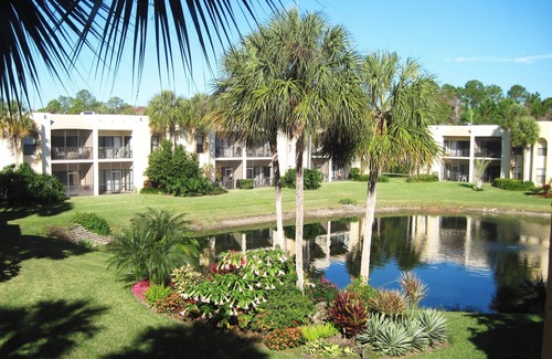 Central Naples Condominio | Luxurious 2-bedroom apartment with1st class tennis - near beach and Naples shops