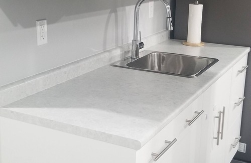 Winnipeg Casa | Luxurious 2 bedroom basement suit.